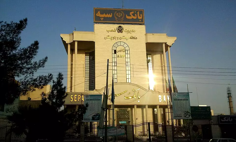 Cyber-Schlag gegen das Regime: Hacker legen Irans Militärbank lahm